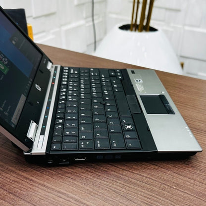 HP EliteBook 2540p - Intel Core i7 - 250GB HDD - 4GB RAM