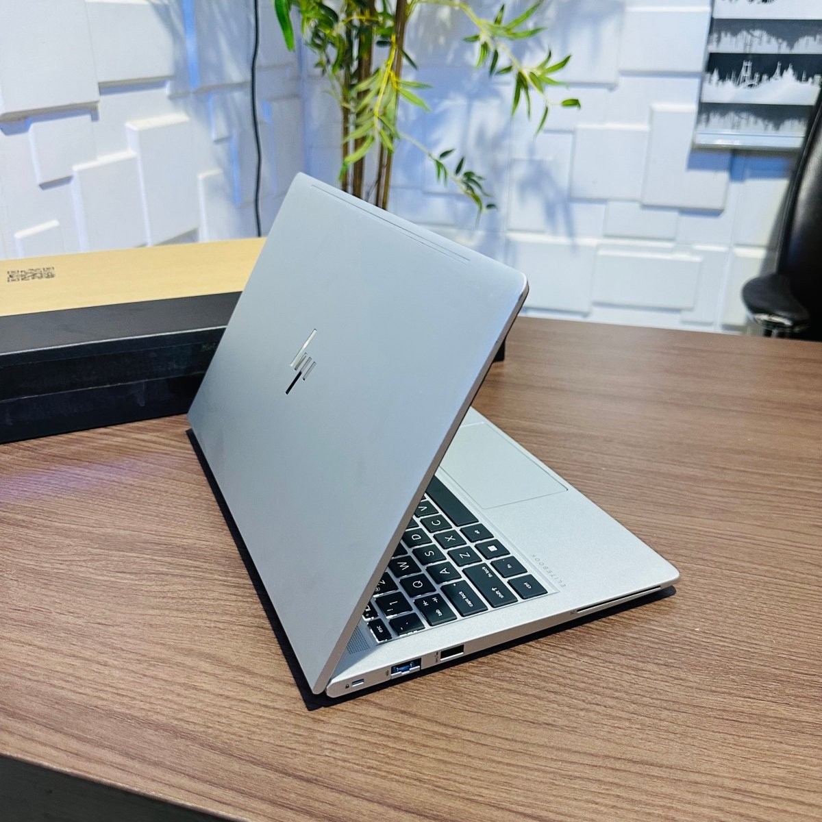 HP EliteBook 645 G9 - 12th Gen. AMD Ryzen 5 - 256GB SSD - 16GB RAM - Keyboard Light