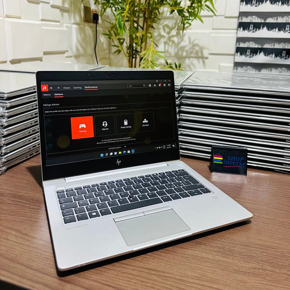 HP EliteBook 735 G6 - AMD Ryzen 5 Pro - 256GB SSD - 8GB RAM - 2GB Dedicated Graphics - Keypad Light