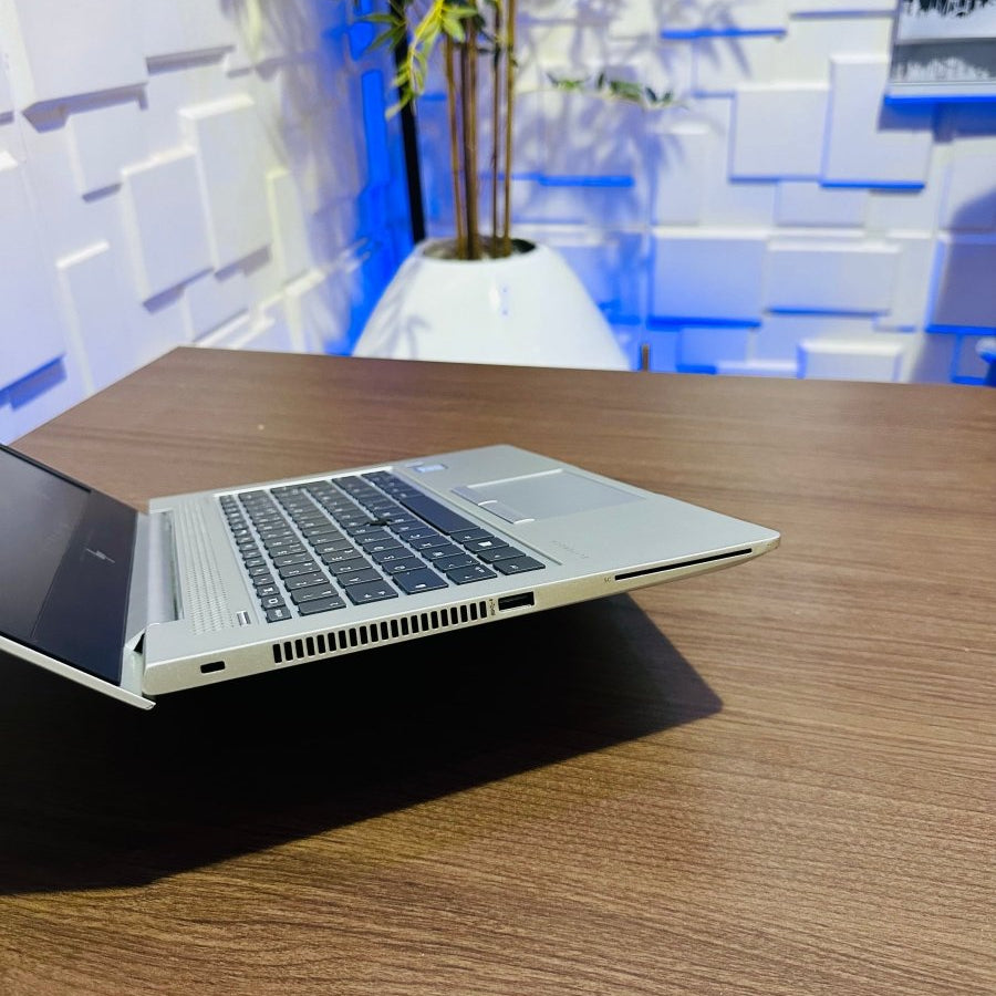 HP EliteBook 830 G5 - 8th Gen. Intel Core i5 - 256GB SSD - 8GB RAM