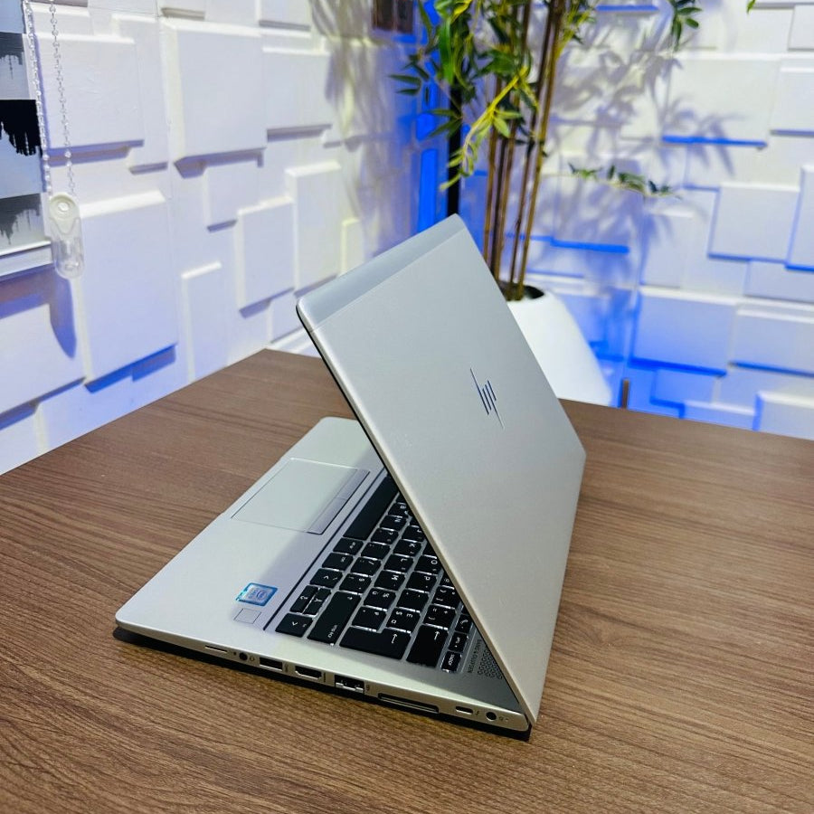 HP EliteBook 830 G5 - 8th Gen. Intel Core i5 - 256GB SSD - 8GB RAM