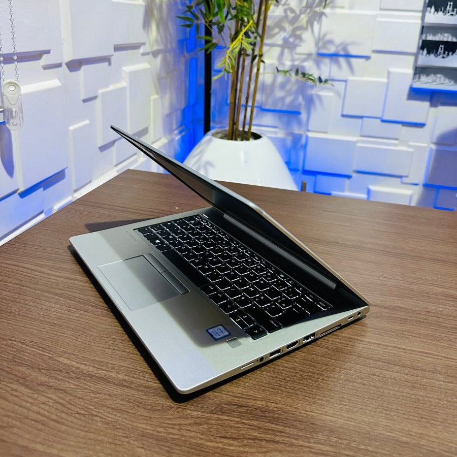 HP EliteBook 830 G5 - 8th Gen. Intel Core i5 - 256GB SSD - 8GB RAM