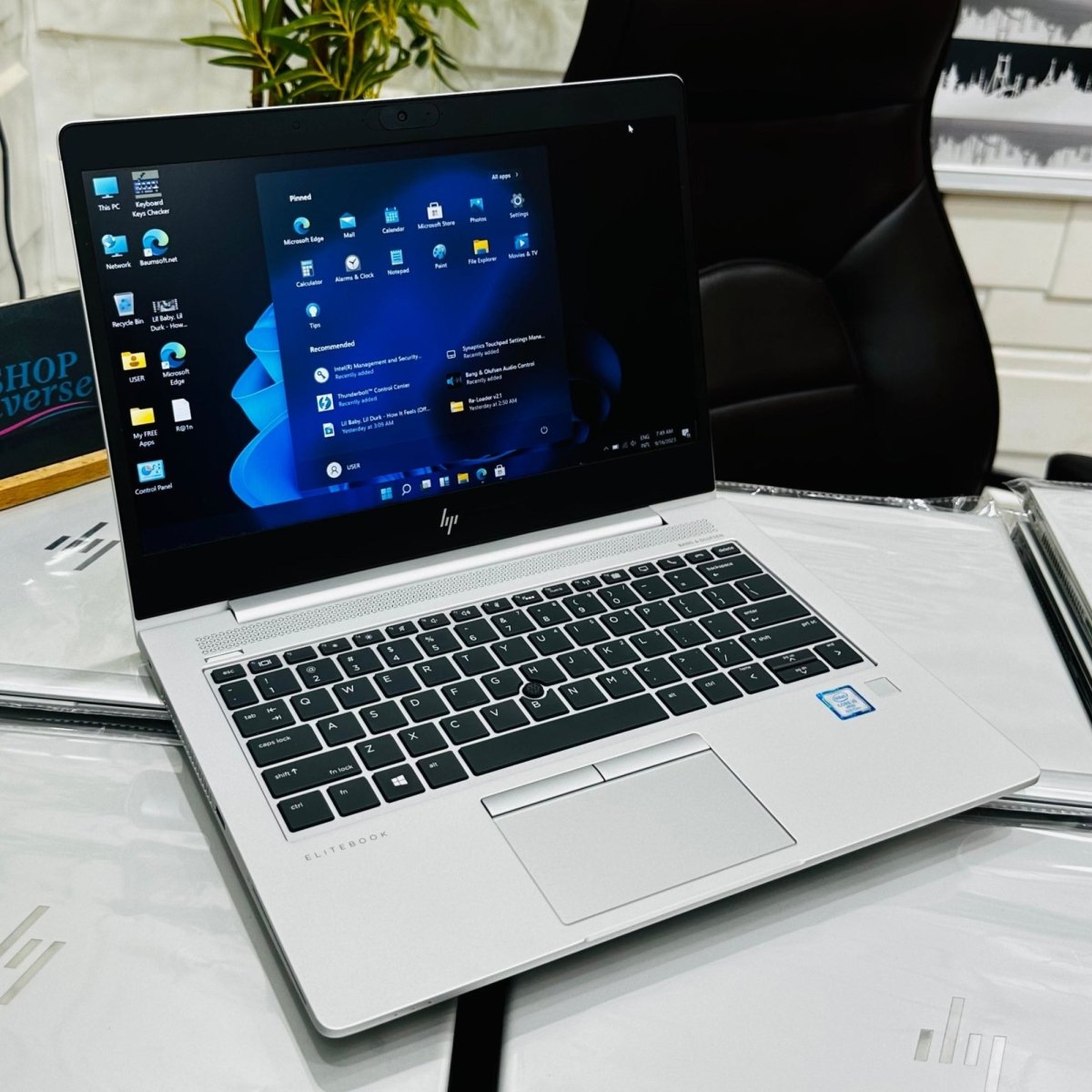 HP EliteBook 830 G5 - 8th Gen. Intel Core i7 - 256GB SSD - 8GB RAM - Keypad Light