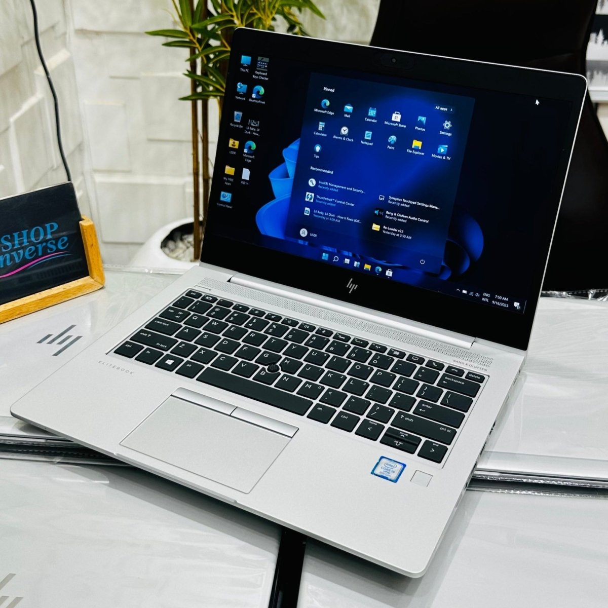 HP EliteBook 830 G5 - 8th Gen. Intel Core i7 - 256GB SSD - 8GB RAM - Keypad Light