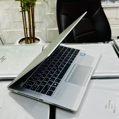 HP EliteBook 830 G5 - 8th Gen. Intel Core i7 - 256GB SSD - 8GB RAM - Keypad Light