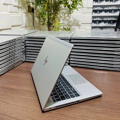 HP EliteBook 830 G6 - 8th Gen. Intel Core i5 - 256GB SSD - 8GB RAM - Keyboard Light - Touchscreen - Face ID