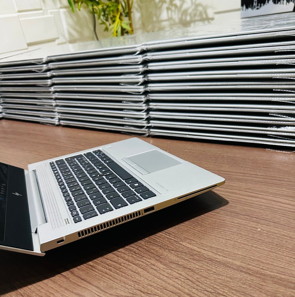 HP EliteBook 830 G6 - 8th Gen. Intel Core i5 - 256GB SSD - 8GB RAM - Keyboard Light - Touchscreen - Face ID