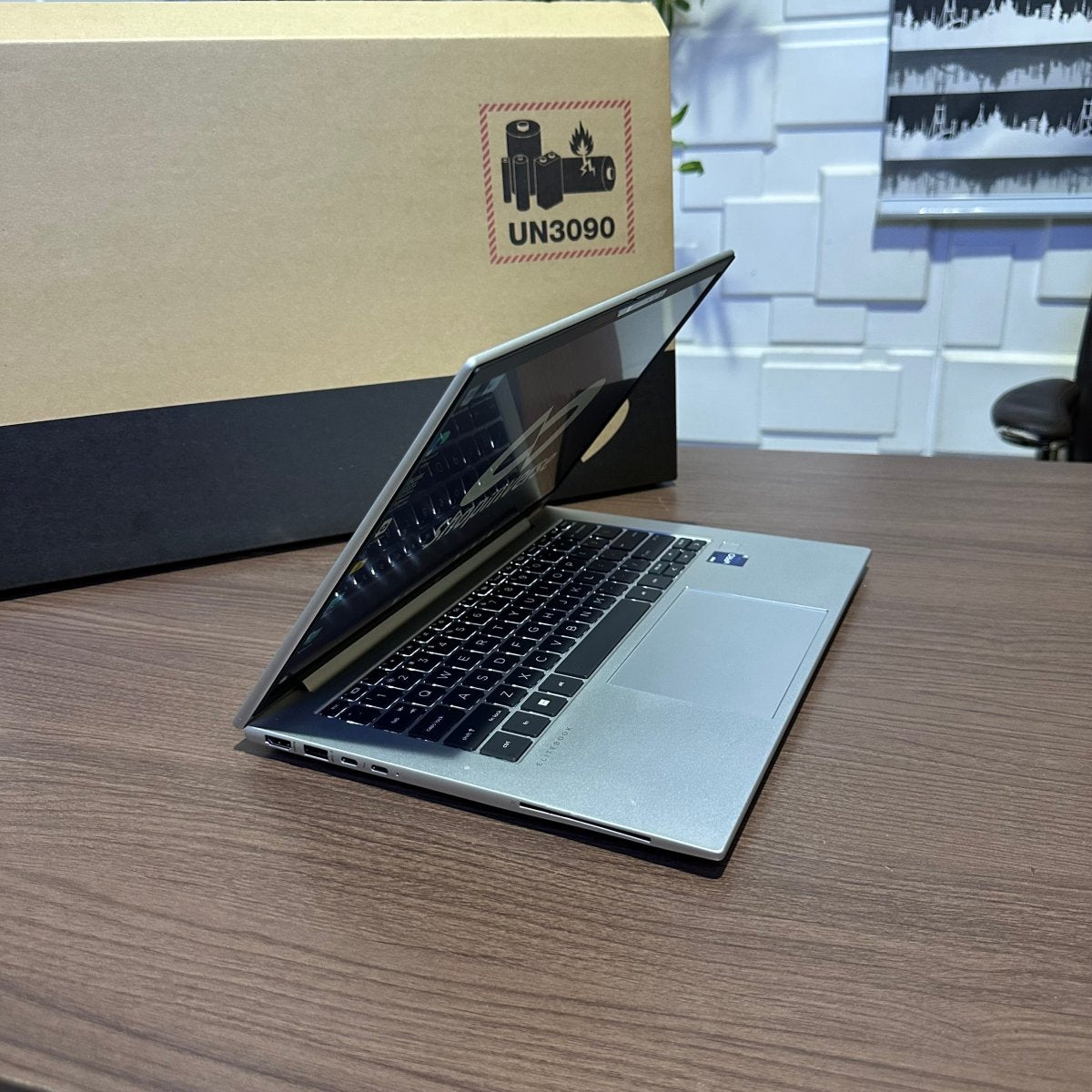 HP EliteBook 840 G10 - 13th Gen. Intel Core i7 - 512GB SSD - 32GB RAM - Keyboard Light