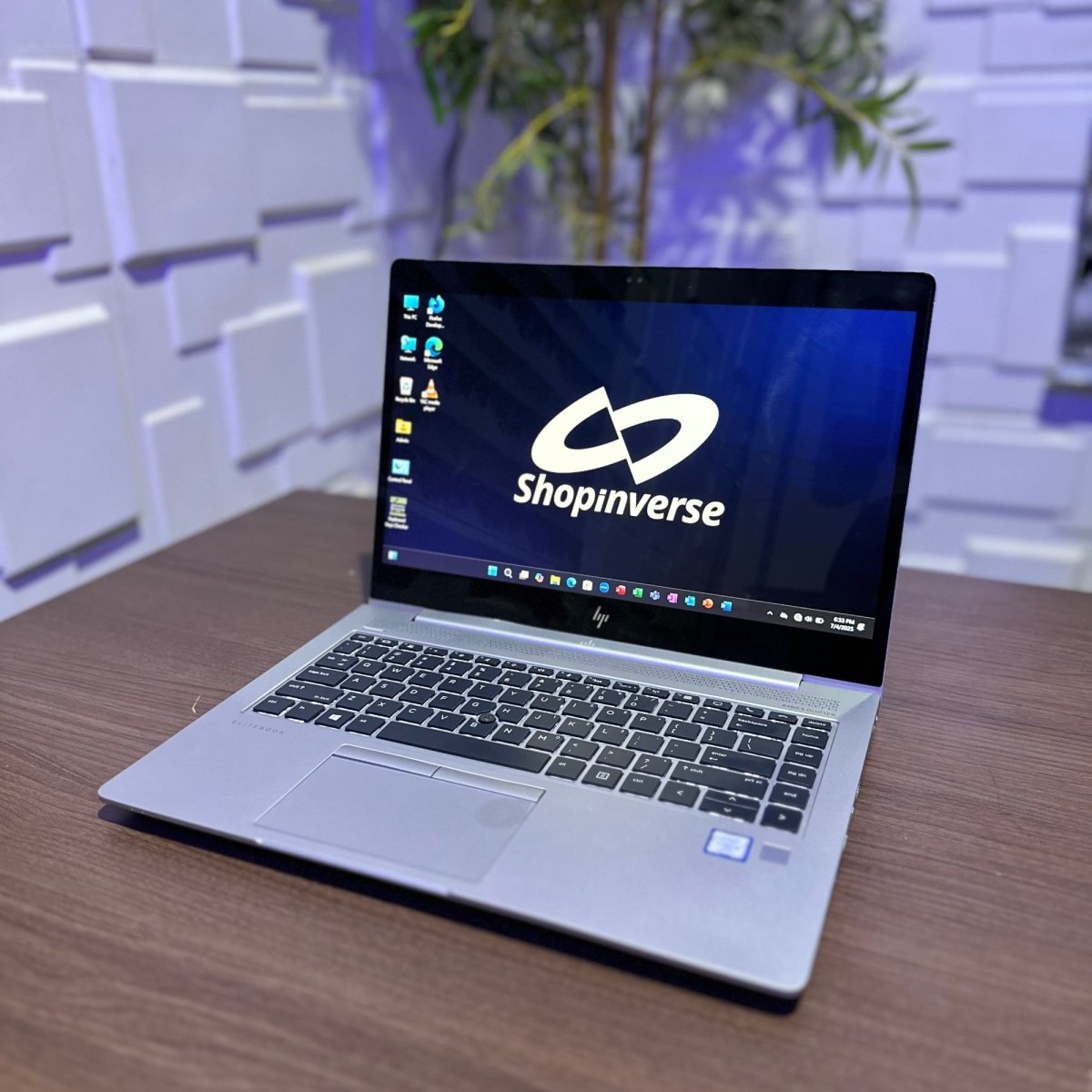 HP EliteBook 840 G5 - 7th Gen. Intel Core i5 - 256GB SSD - 8GB RAM - Keypad Light - Touchscreen