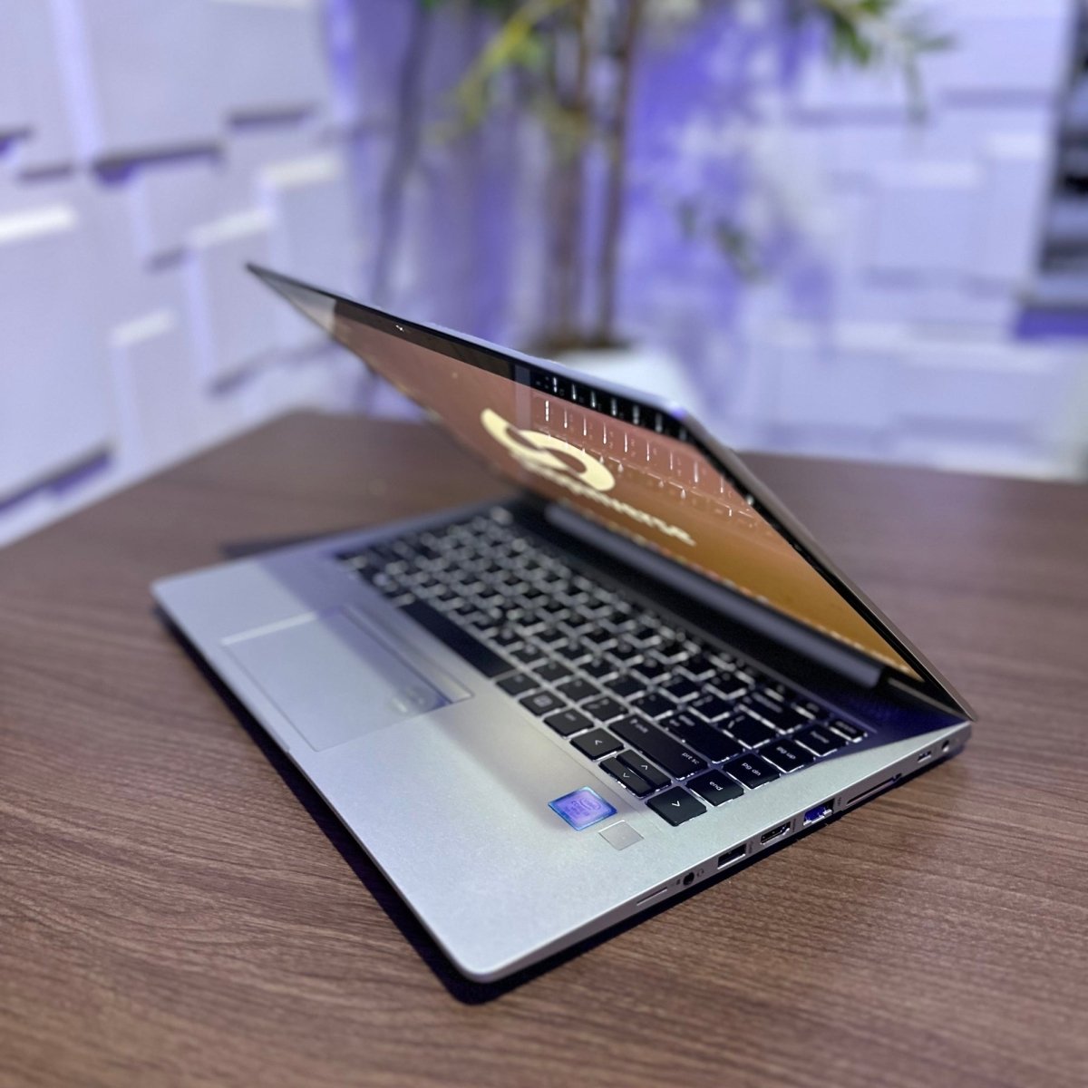 HP EliteBook 840 G5 - 7th Gen. Intel Core i5 - 256GB SSD - 8GB RAM - Keypad Light - Touchscreen