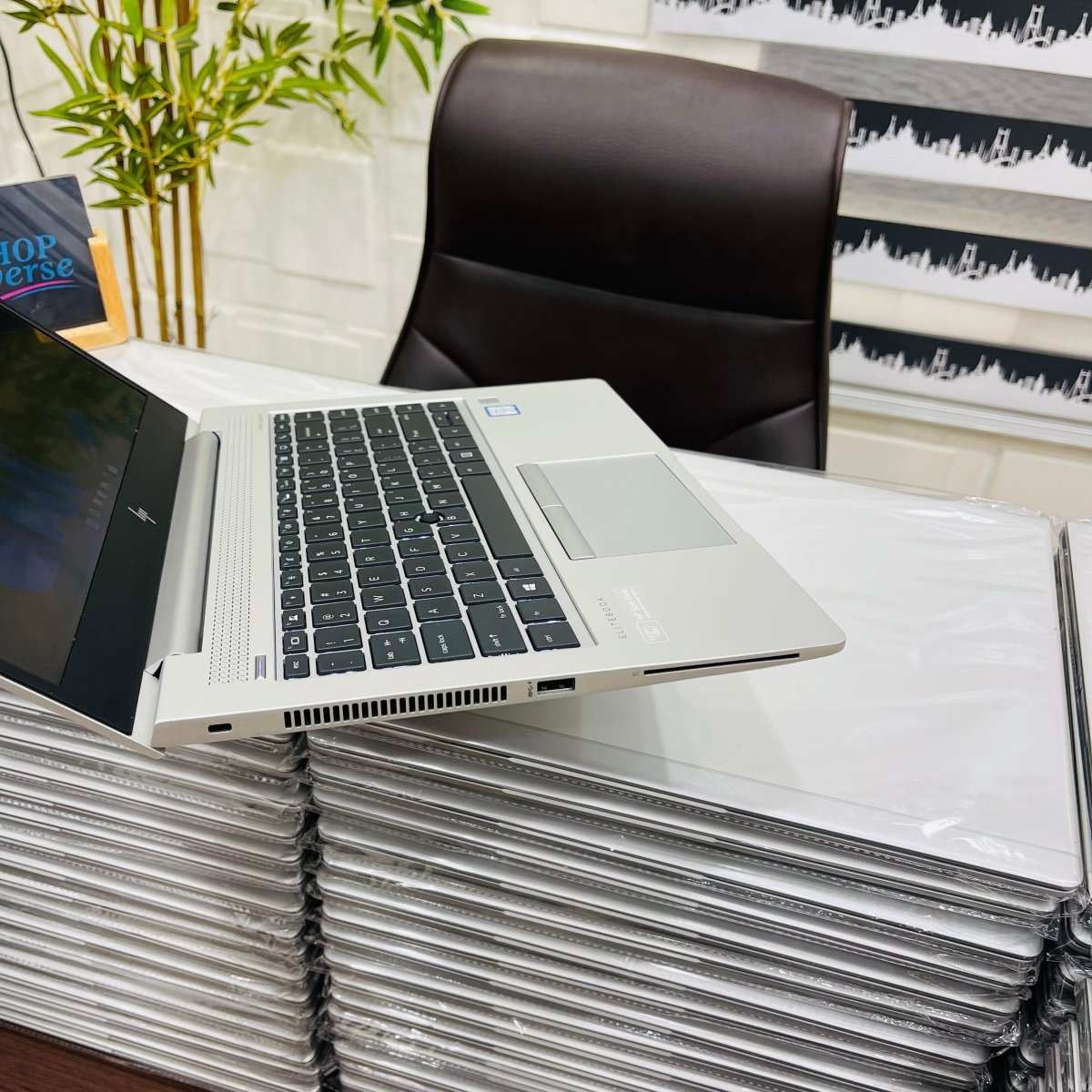 HP EliteBook 840 G6 - 8th Gen. Intel Core i5 - 256GB SSD - 16GB RAM - Keypad Light - Touchscreen - Face ID