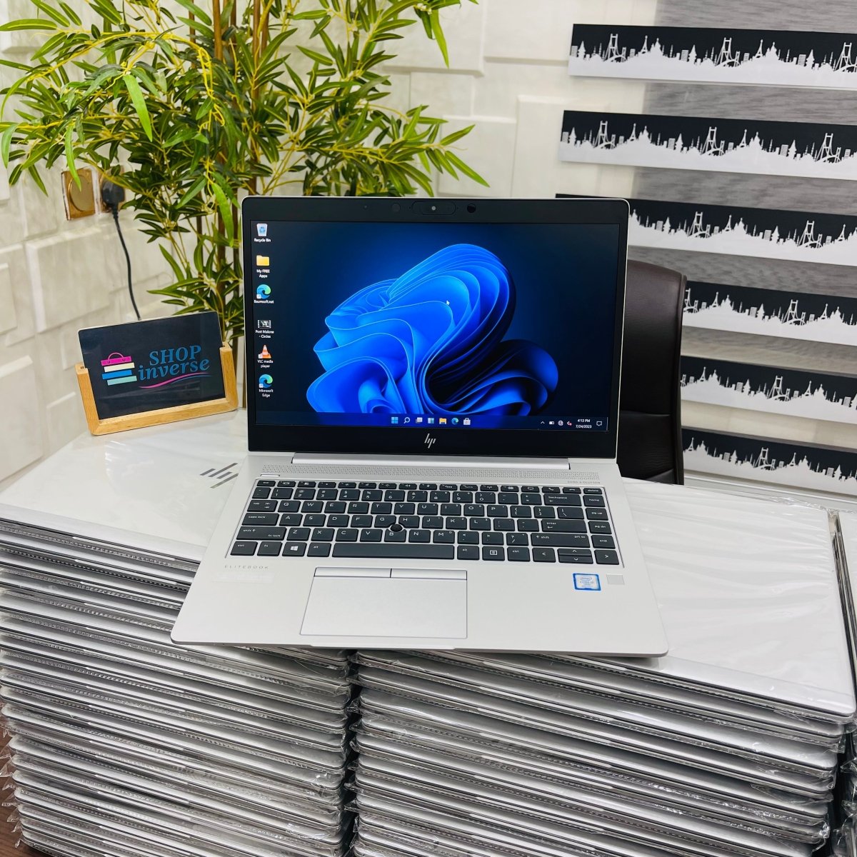 HP EliteBook 840 G6 - 8th Gen. Intel Core i5 - 256GB SSD - 16GB RAM - Keypad Light - Touchscreen - Face ID