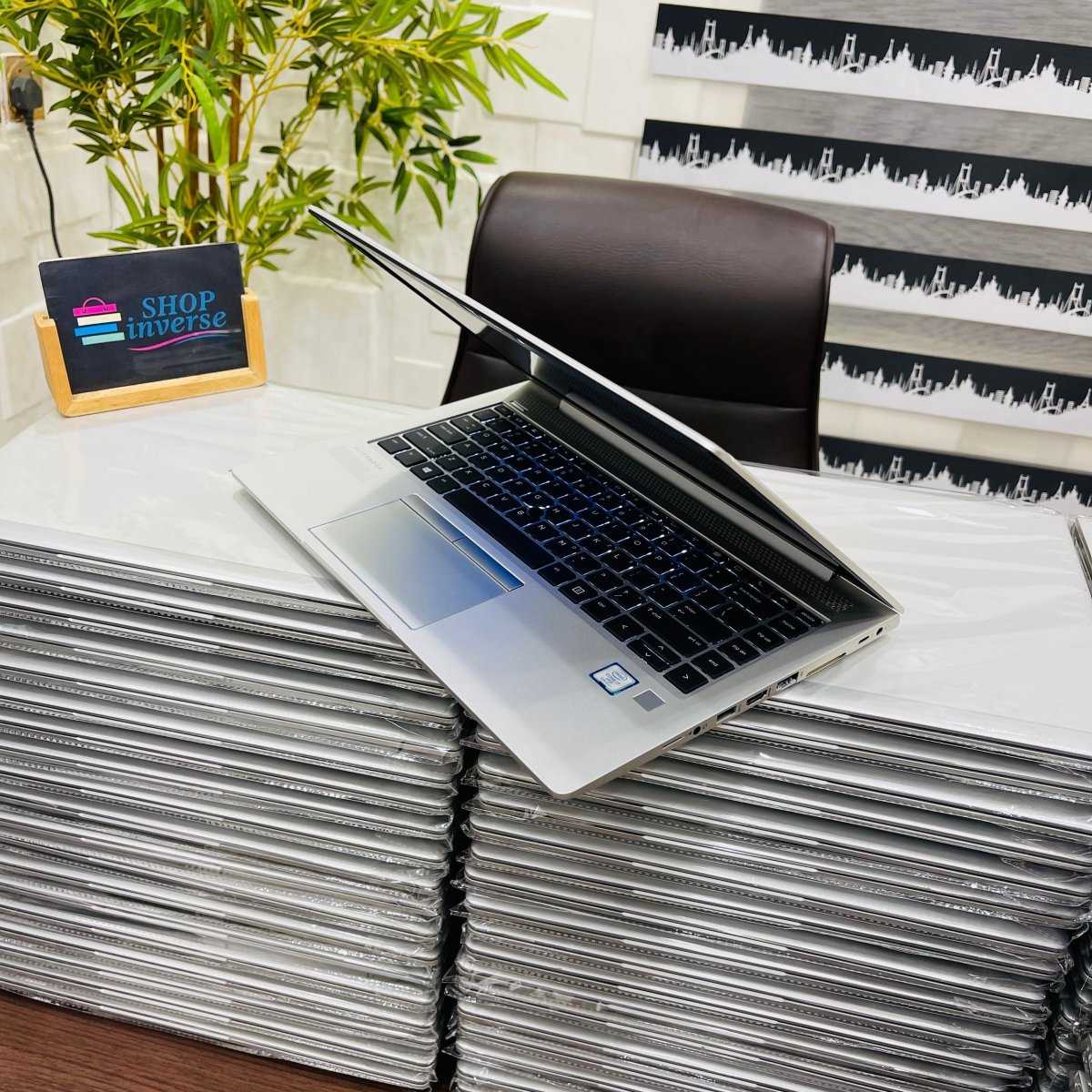 HP EliteBook 840 G6 - 8th Gen. Intel Core i5 - 256GB SSD - 16GB RAM - Keypad Light - Touchscreen - Face ID