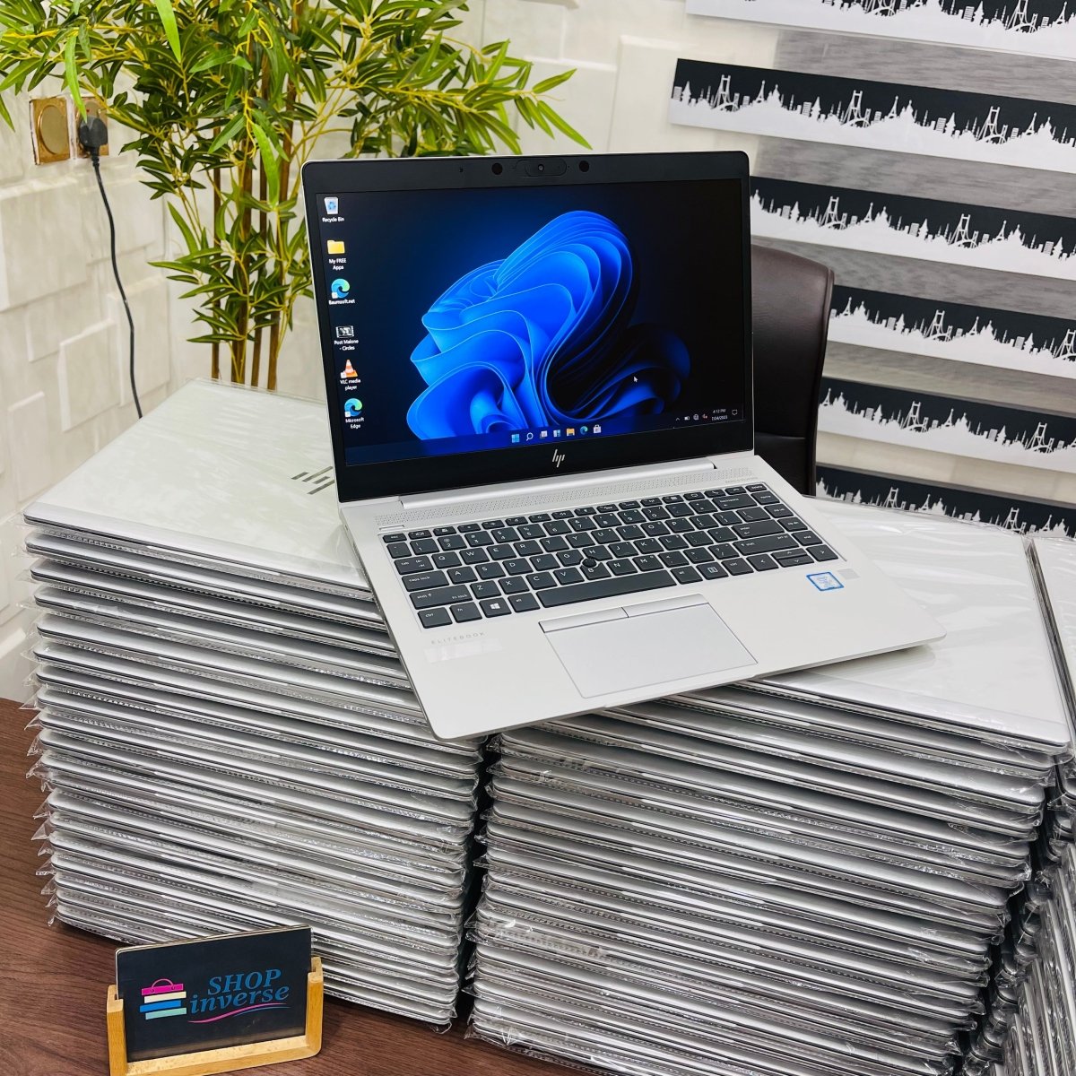 HP EliteBook 840 G6 - 8th Gen. Intel Core i5 - 256GB SSD - 16GB RAM - Keypad Light - Touchscreen - Face ID