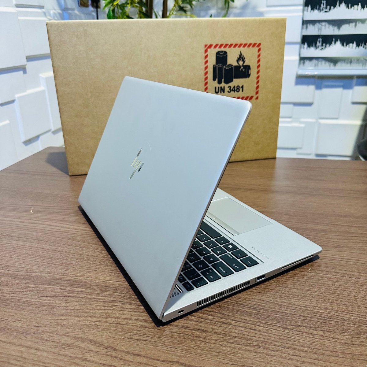 HP EliteBook 840 G6 - 8th Gen. Intel Core i5 - 256GB SSD - 8GB RAM