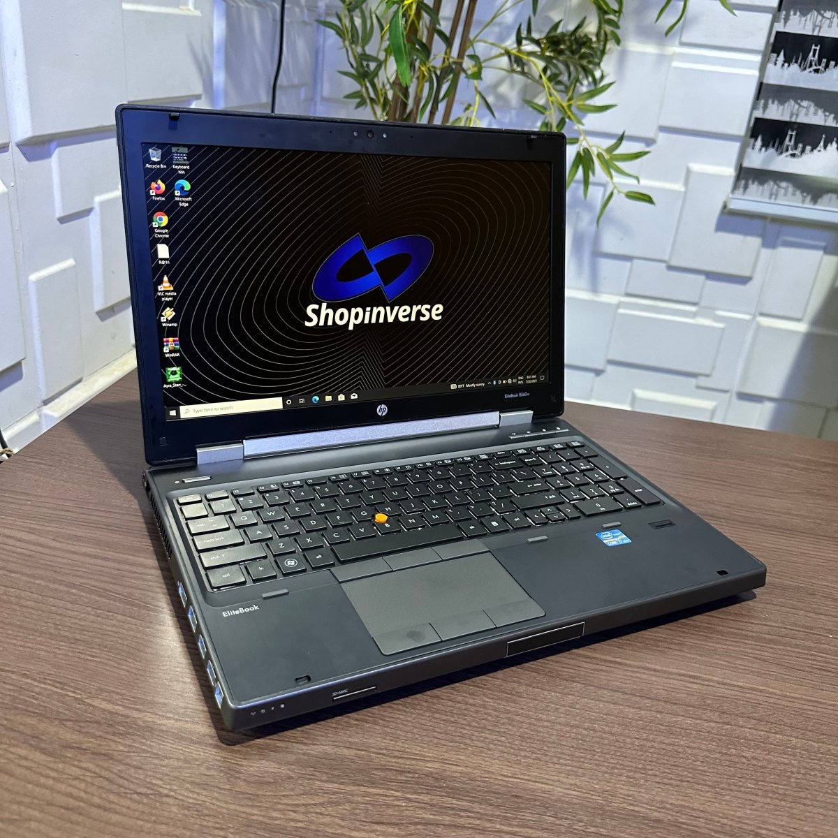 HP EliteBook 8560w - Intel Core i7 - 500GB HDD - 8GB RAM - 2GB Nvidia Graphics - Keyboard Light