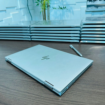 HP EliteBook x360 1040 G8 - 11th Gen. Intel Core i5 - 256GB SSD - 16GB RAM - Touchscreen - Keyboard Light - (Body dent)