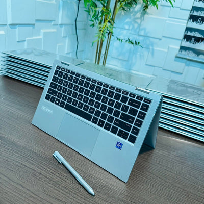 HP EliteBook x360 1040 G8 - 11th Gen. Intel Core i5 - 256GB SSD - 16GB RAM - Touchscreen - Keyboard Light - (Body dent)