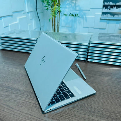 HP EliteBook x360 1040 G8 - 11th Gen. Intel Core i5 - 256GB SSD - 16GB RAM - Touchscreen - Keyboard Light - (Body dent)