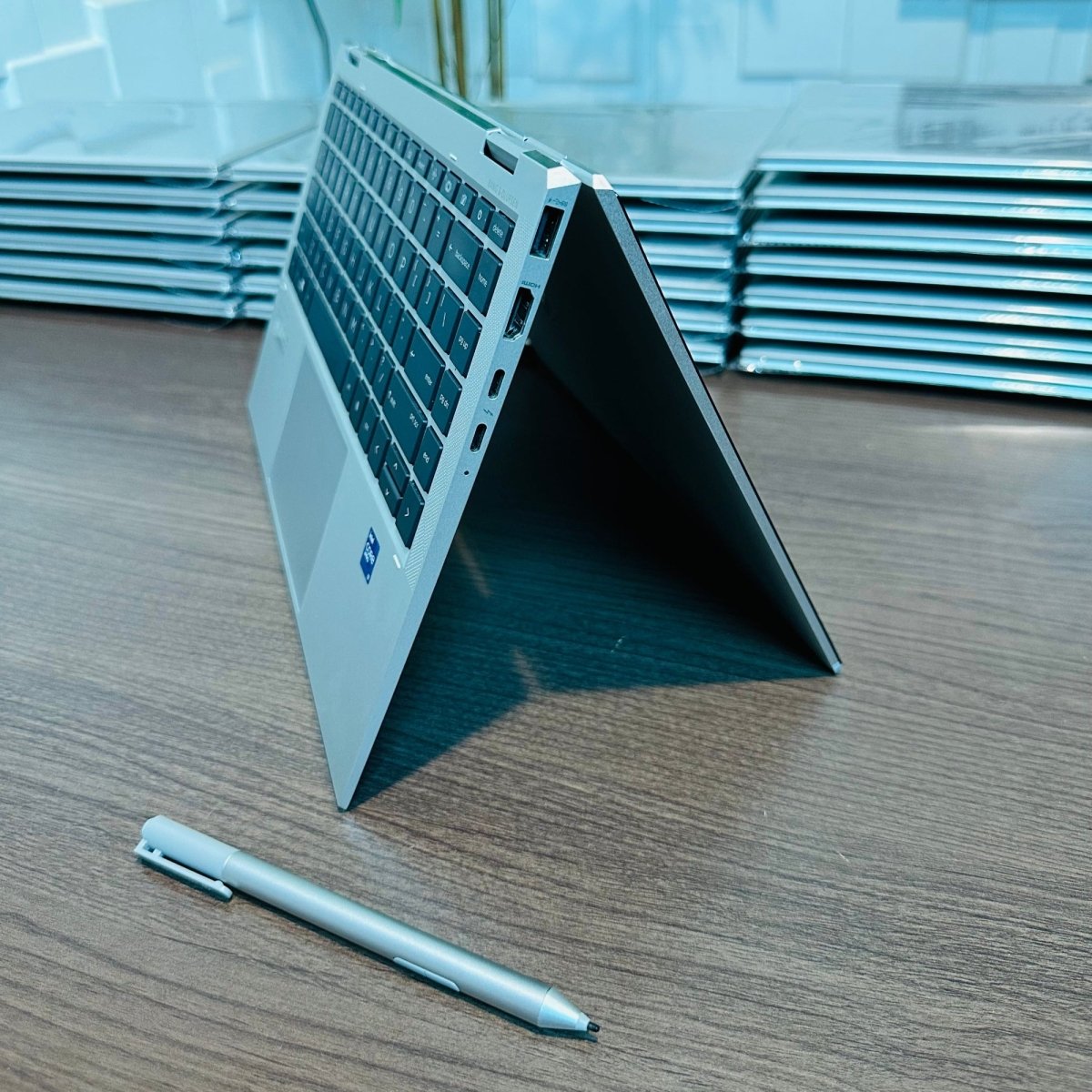 HP EliteBook x360 1040 G8 - 11th Gen. Intel Core i5 - 256GB SSD - 16GB RAM - Touchscreen - Keyboard Light - (Body dent)