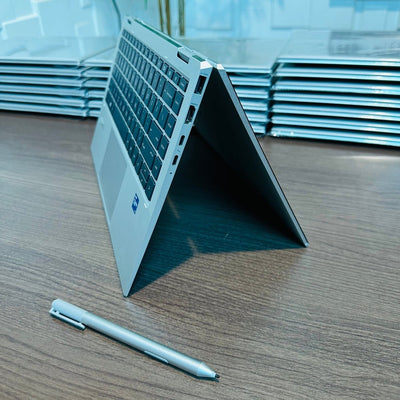 HP EliteBook x360 1040 G8 - 11th Gen. Intel Core i5 - 256GB SSD - 16GB RAM - Touchscreen - Keyboard Light - (Body dent)