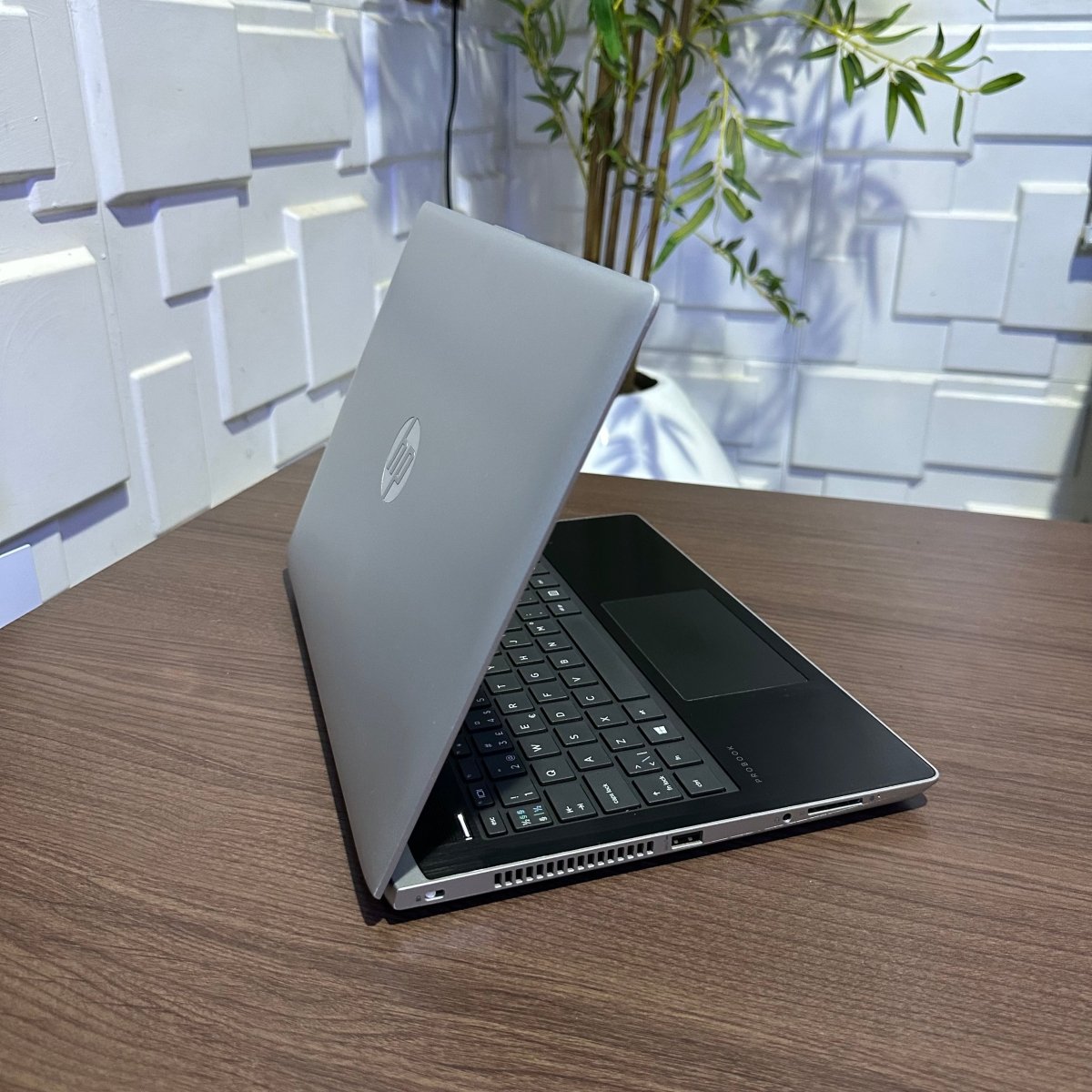 HP ProBook 430 G5 - 8th Gen. Intel Core i5 - 256GB SSD - 8GB