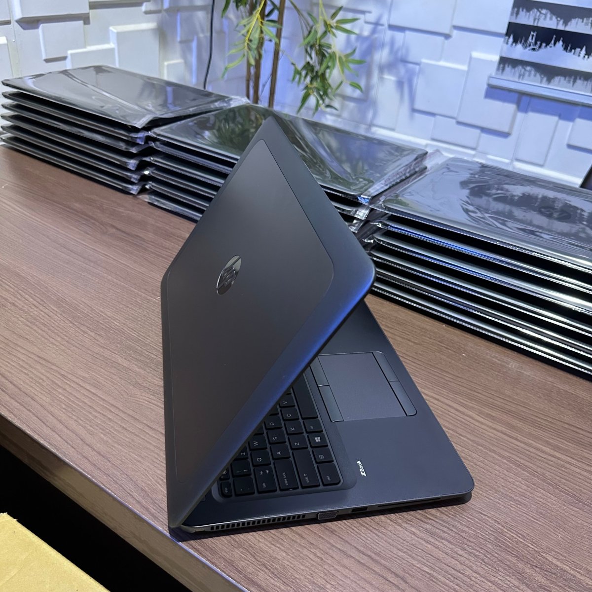 HP zBook 15u G4 - 7th Gen Intel Core i7 - 256GB SSD - 8GB RAM - 2GB Dedicated Graphics