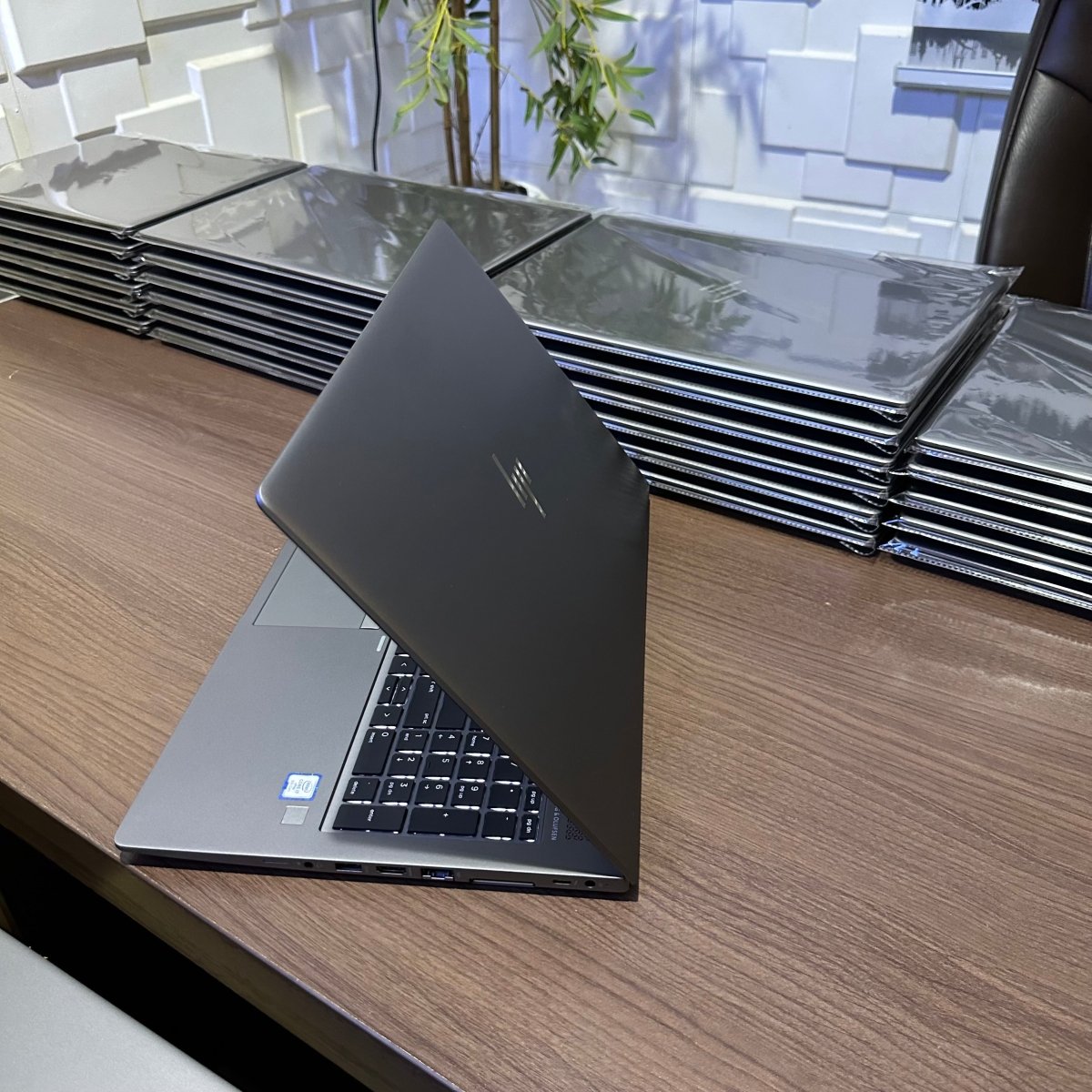 HP zBook 15u G6 - 8th Intel Core i7 - 256GB SSD - 8GB RAM - 4GB Dedicated Graphics - Keyboard Light