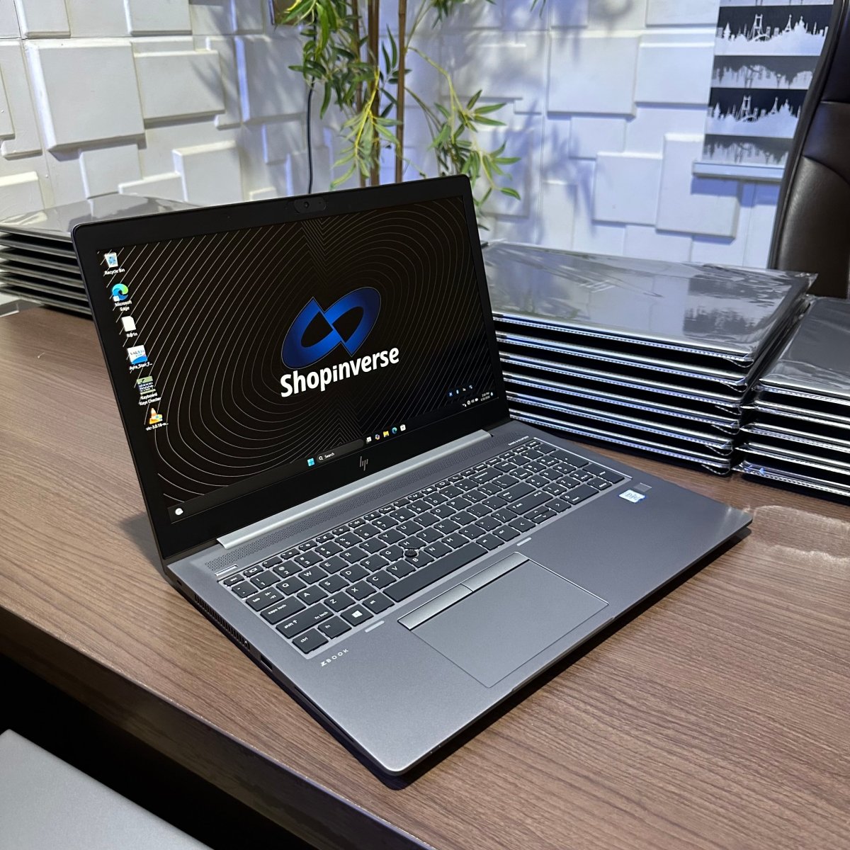 HP zBook 15u G6 - 8th Intel Core i7 - 256GB SSD - 8GB RAM - 4GB