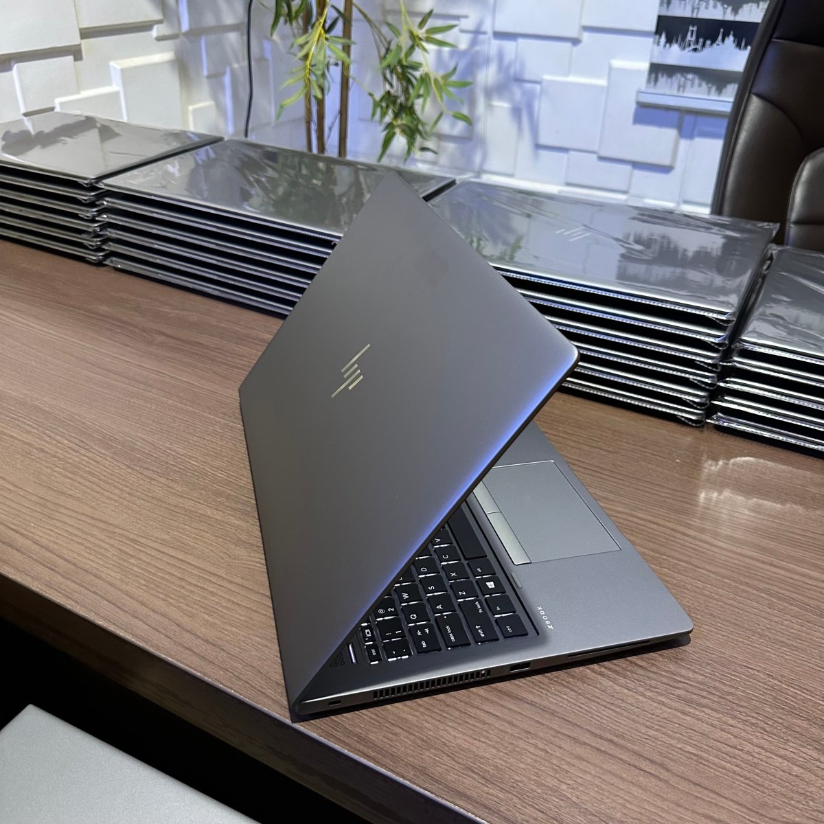 HP zBook 15u G6 - 8th Intel Core i7 - 256GB SSD - 8GB RAM - 4GB Dedicated Graphics - Keyboard Light