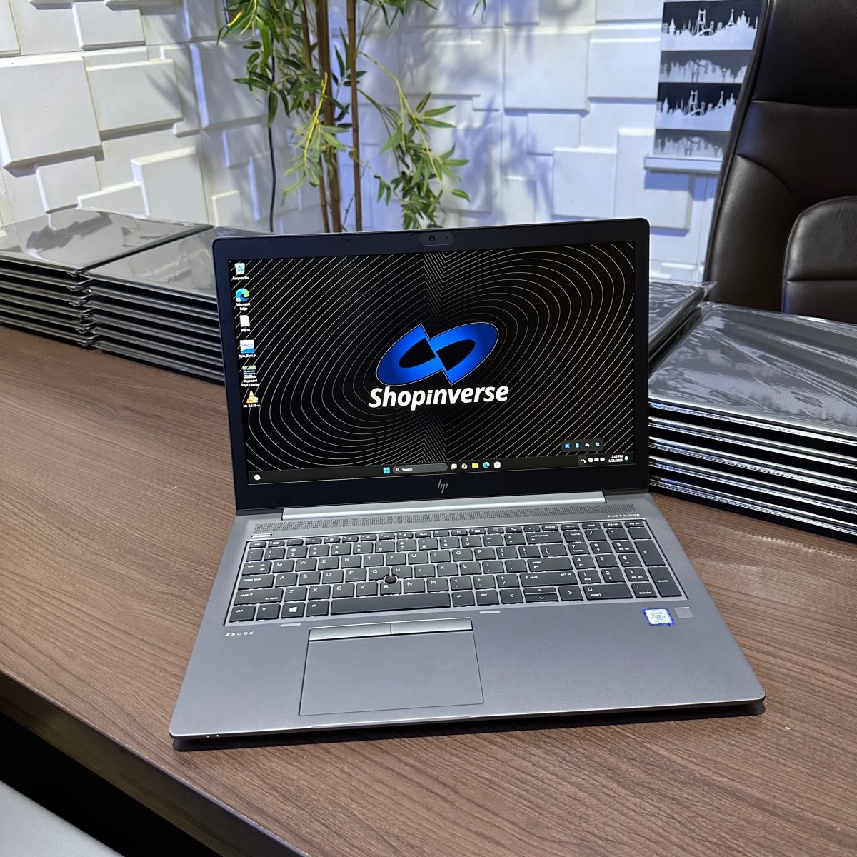 HP zBook 15u G6 - 8th Intel Core i7 - 256GB SSD - 8GB RAM - 4GB