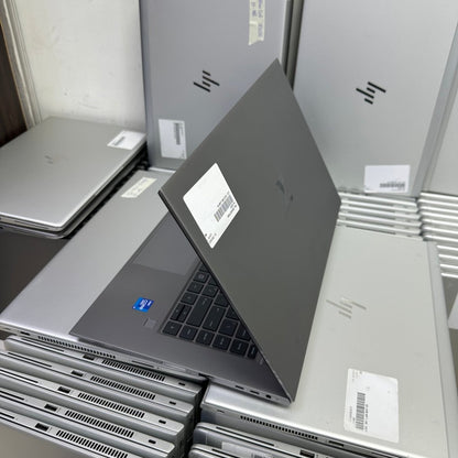 HP zBook Create G7 - 10th Gen. Intel Core i7 - 512GB SSD - 32GB RAM - 8GB Nvidia GeForce RTX 2070 - Keyboard Light - Touchscreen