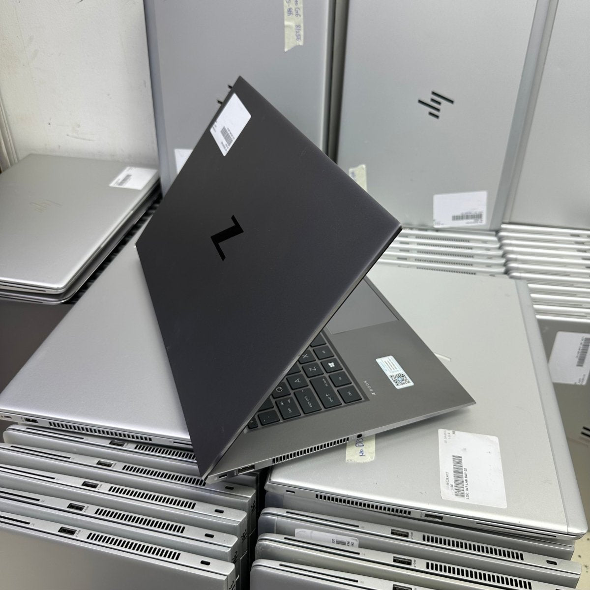 HP zBook Create G7 - 10th Gen. Intel Core i7 - 512GB SSD - 32GB RAM - 8GB Nvidia GeForce RTX 2070 - Keyboard Light - Touchscreen