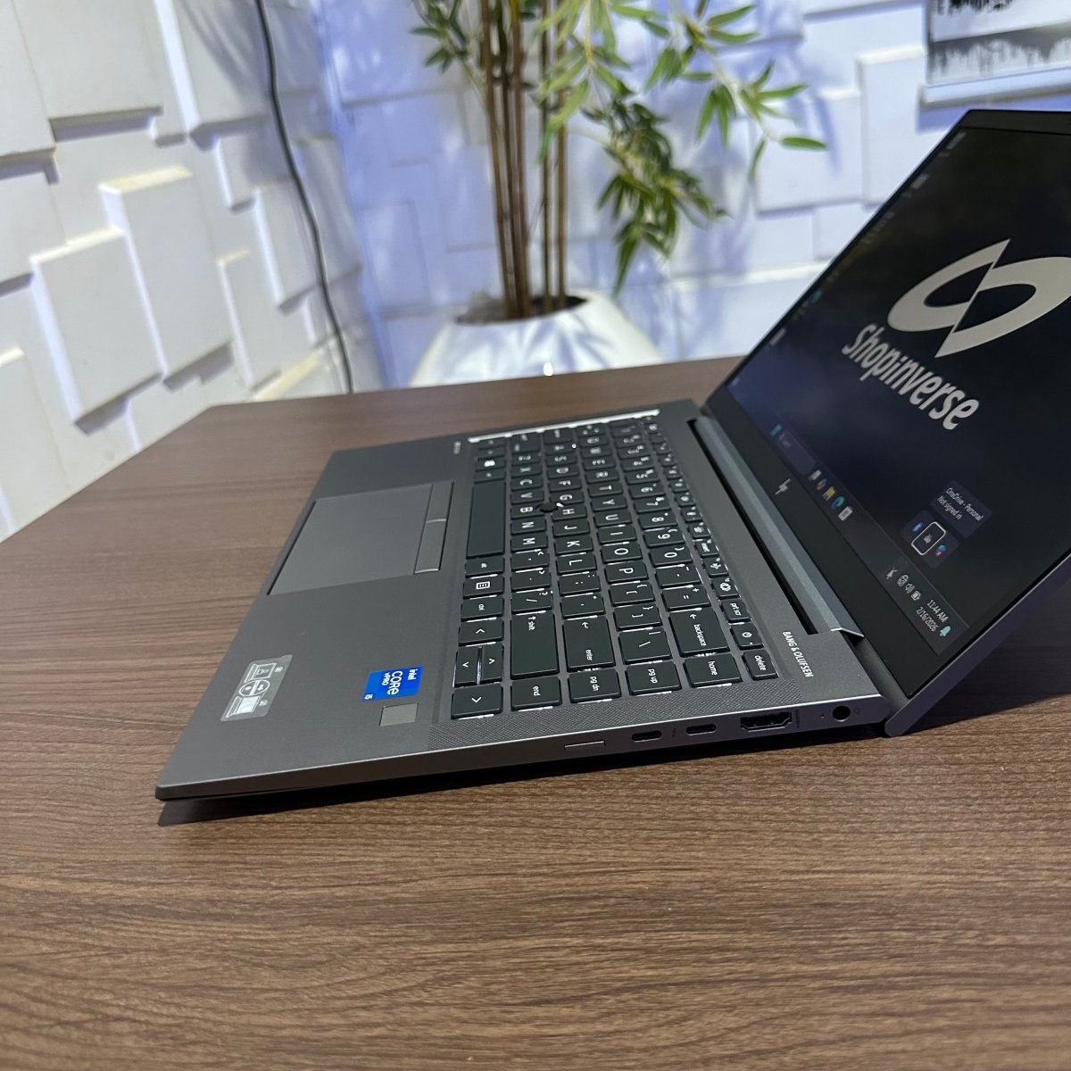 HP zBook Firefly 14 G8 - 11th Gen Intel Core i5 - 256GB SSD - 16GB RAM - Keyboard Light