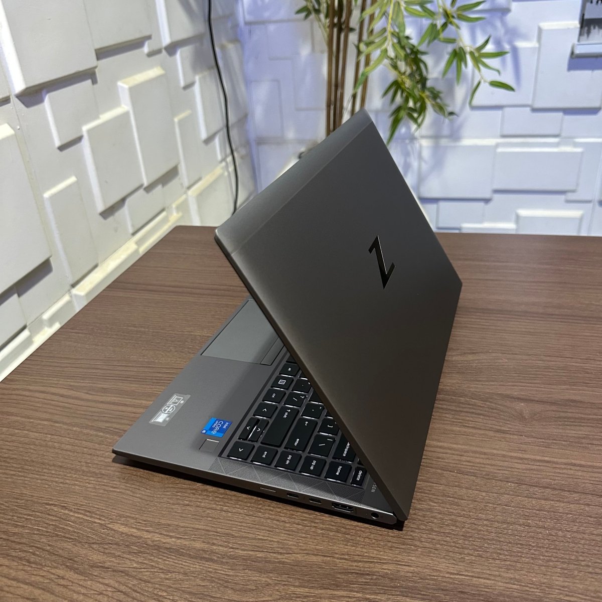 HP zBook Firefly 14 G8 - 11th Gen Intel Core i5 - 256GB SSD - 16GB RAM - Keyboard Light