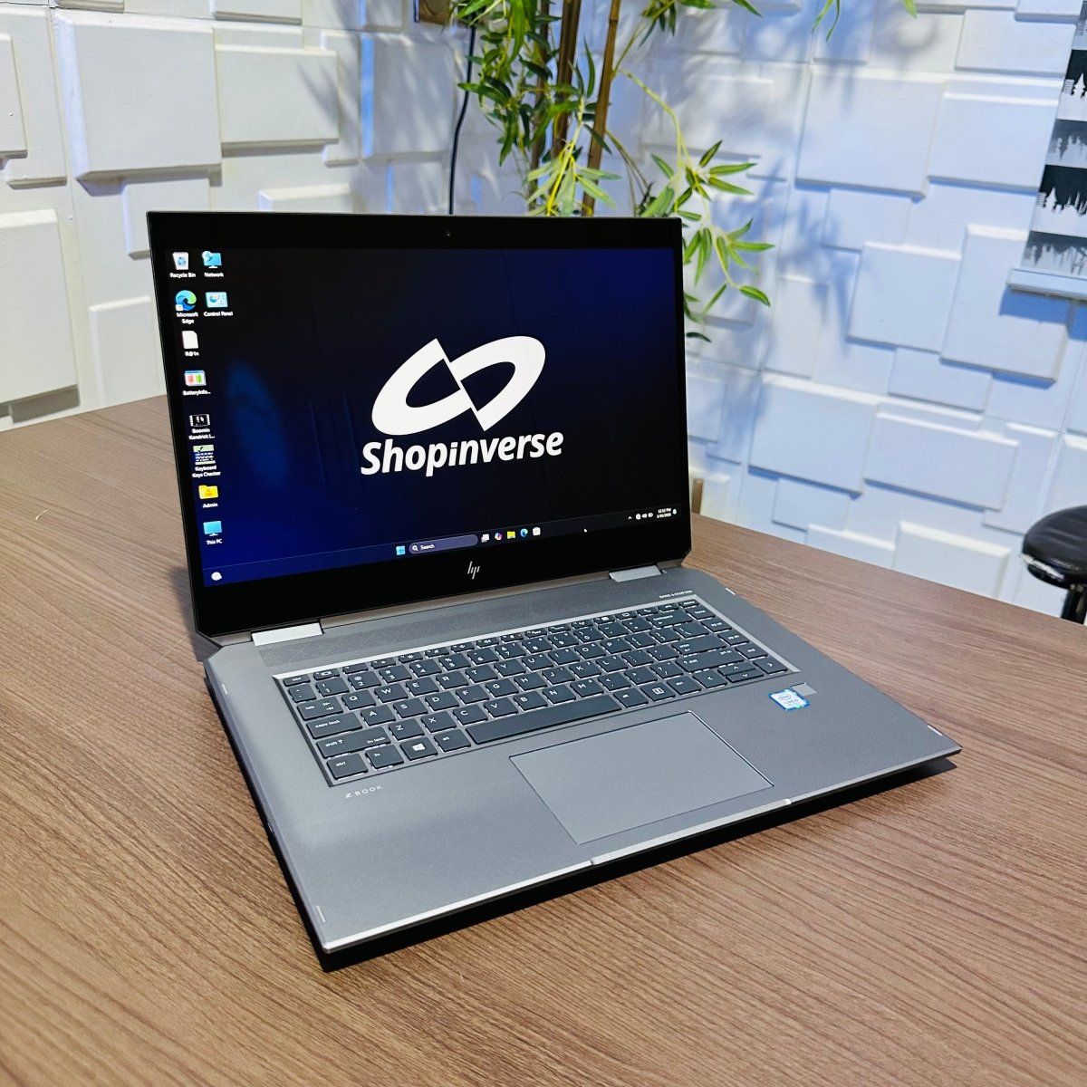 HP zBook Studio G5 - Intel Xeon E - 2186M - 512GB SSD - 16GB RAM - 4GB Nvidia Quadro - keyboard Light