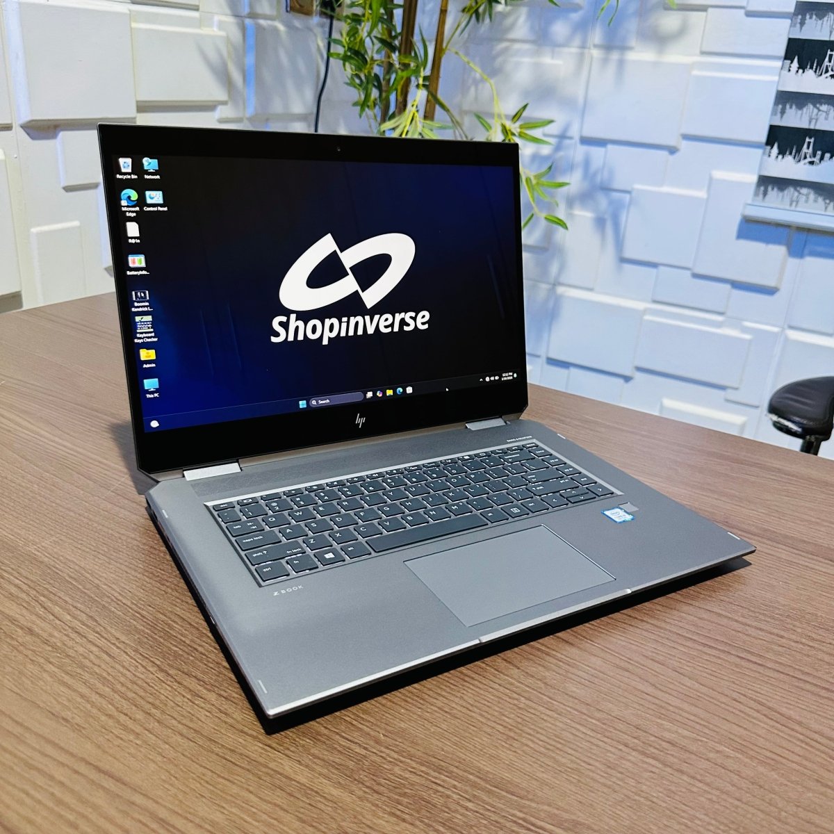 HP zBook Studio G5 - Intel Xeon E - 2186M - 512GB SSD - 16GB RAM - 4GB Nvidia Quadro - keyboard Light