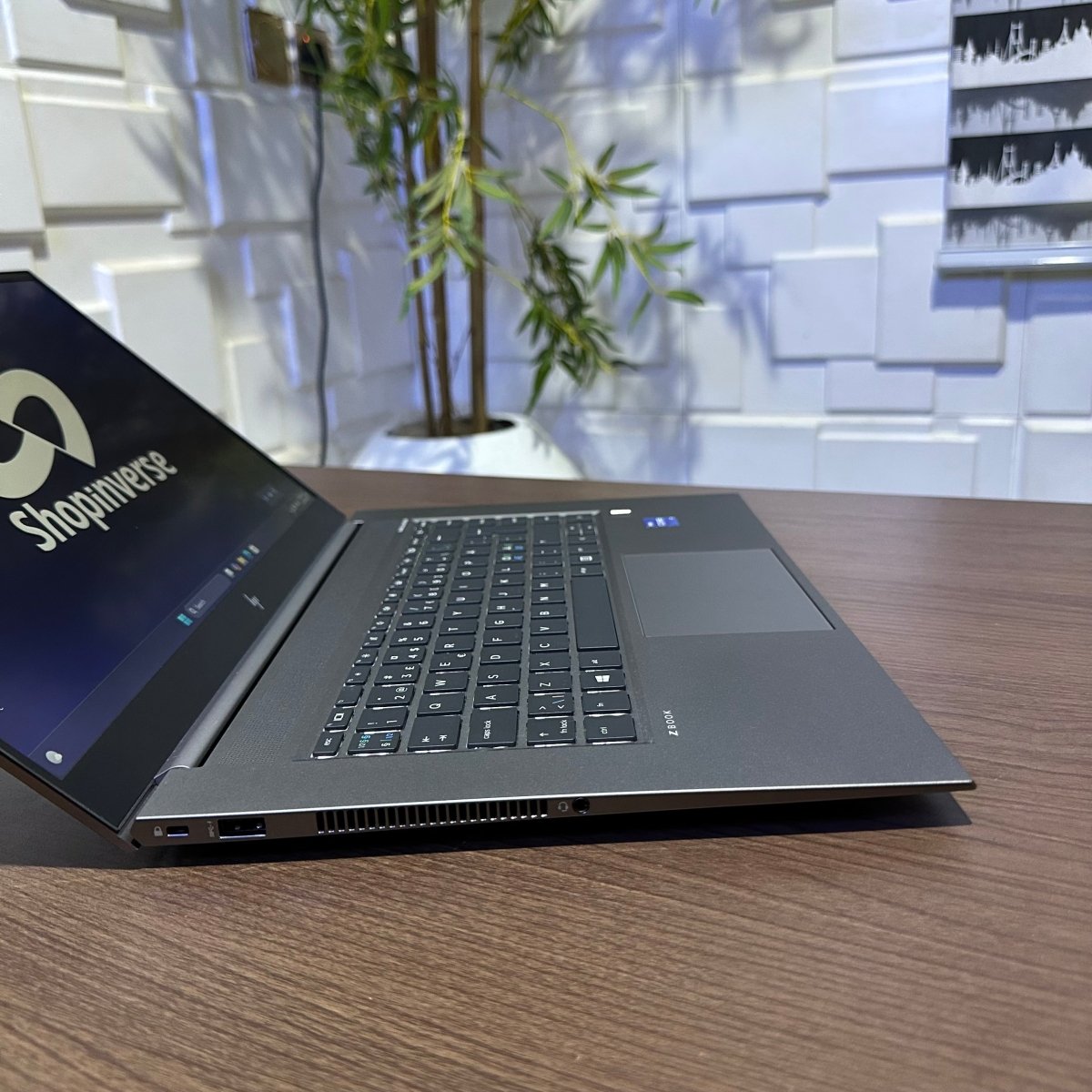 HP zBook Studio G8 - 11th Gen. Intel Core i7 - 512GB SSD - 16GB RAM - 4GB Nvidia T1200 - Keyboard Light