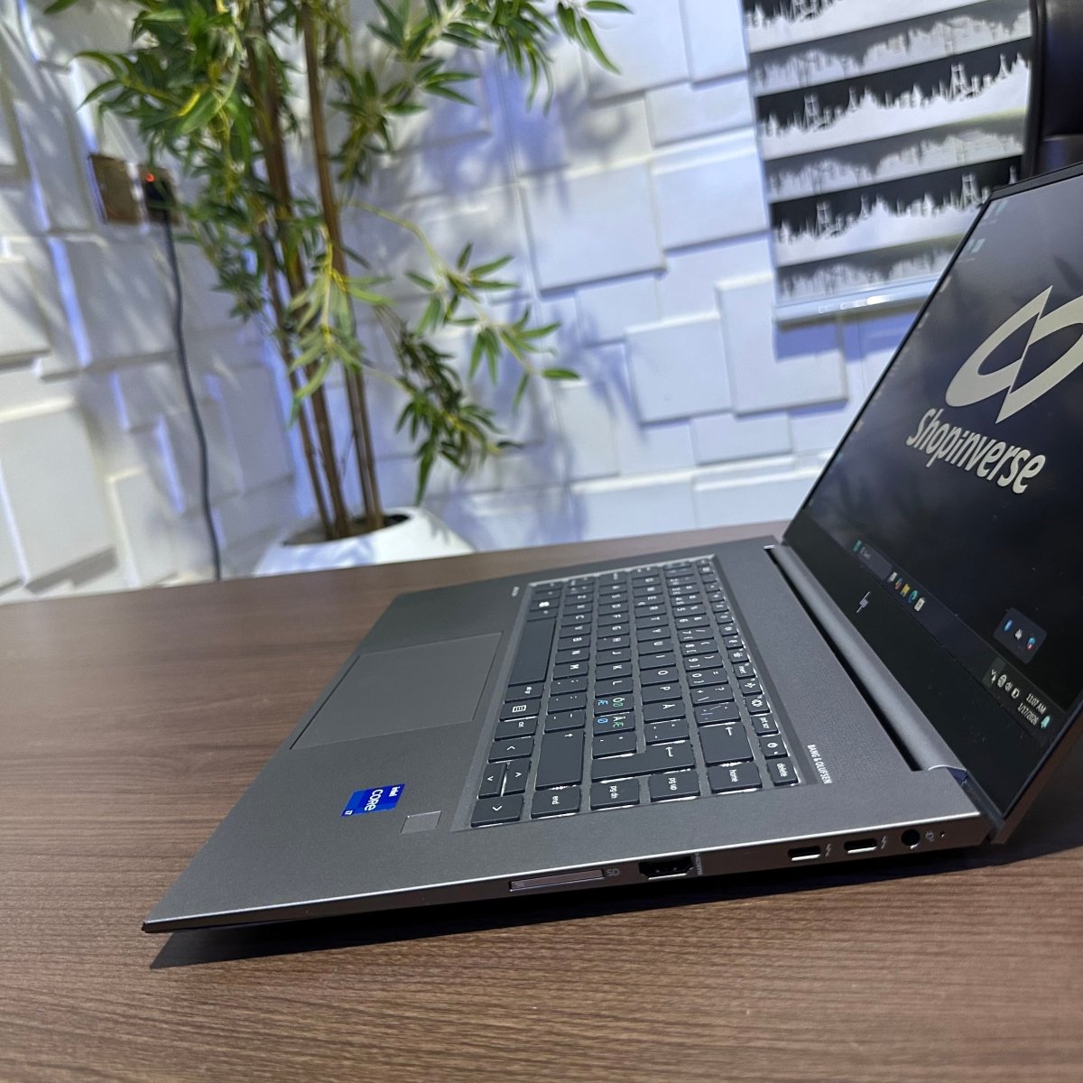 HP zBook Studio G8 - 11th Gen. Intel Core i7 - 512GB SSD - 16GB RAM - 4GB Nvidia T1200 - Keyboard Light