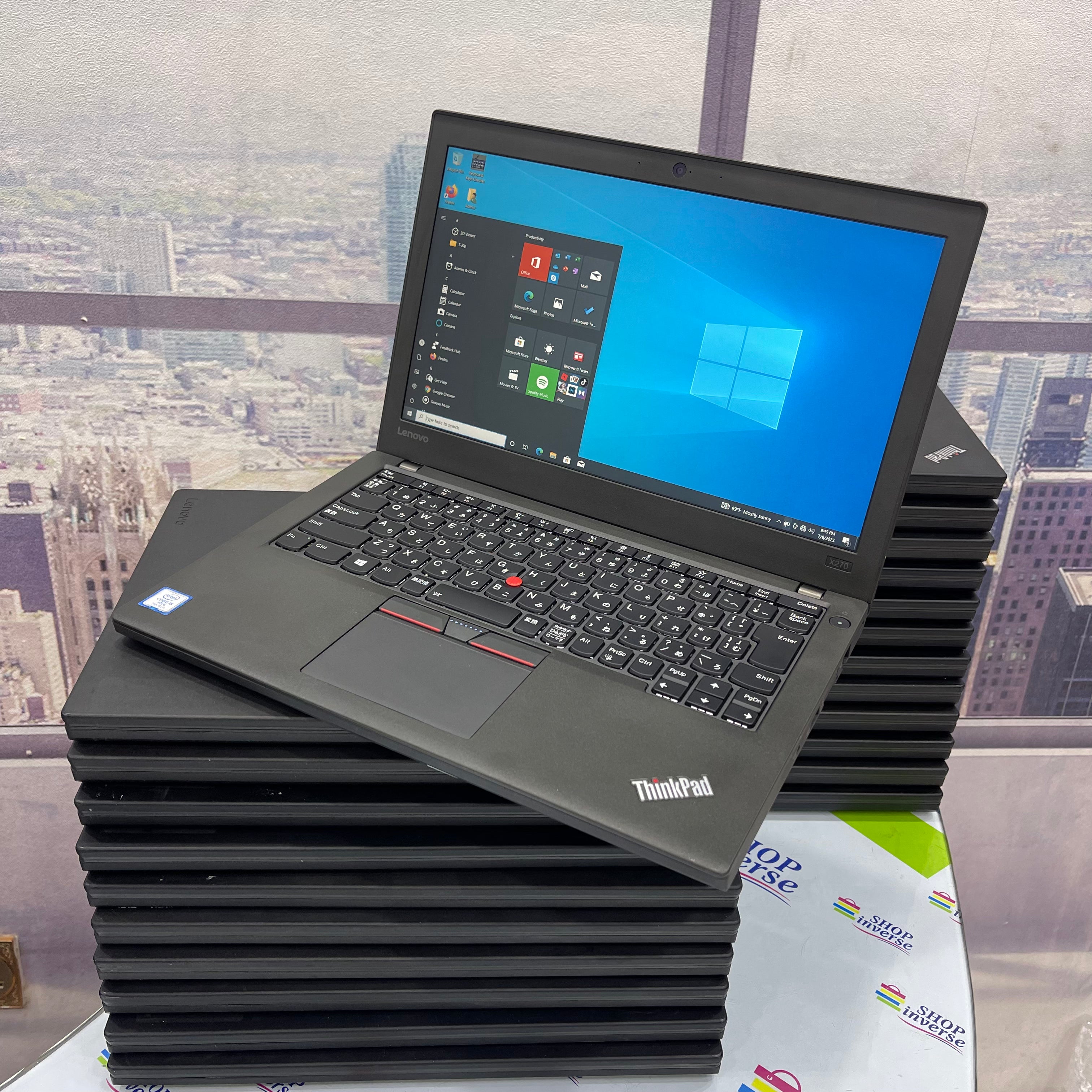 Lenovo ThinkPad X270 - 7th Gen. Intel Core i5 - 256GB SSD - 16GB RAM - Keyboard Light - 2 Batteries