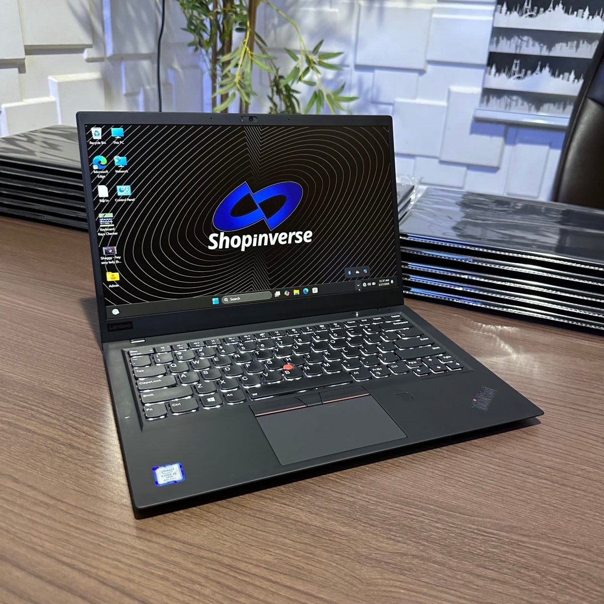 Lenovo 6th Generation ThinkPad X1 Carbon - 8th Gen Intel Core i7 - 256GB SSD - 16GB RAM - Keyboard Light - Touchscreen