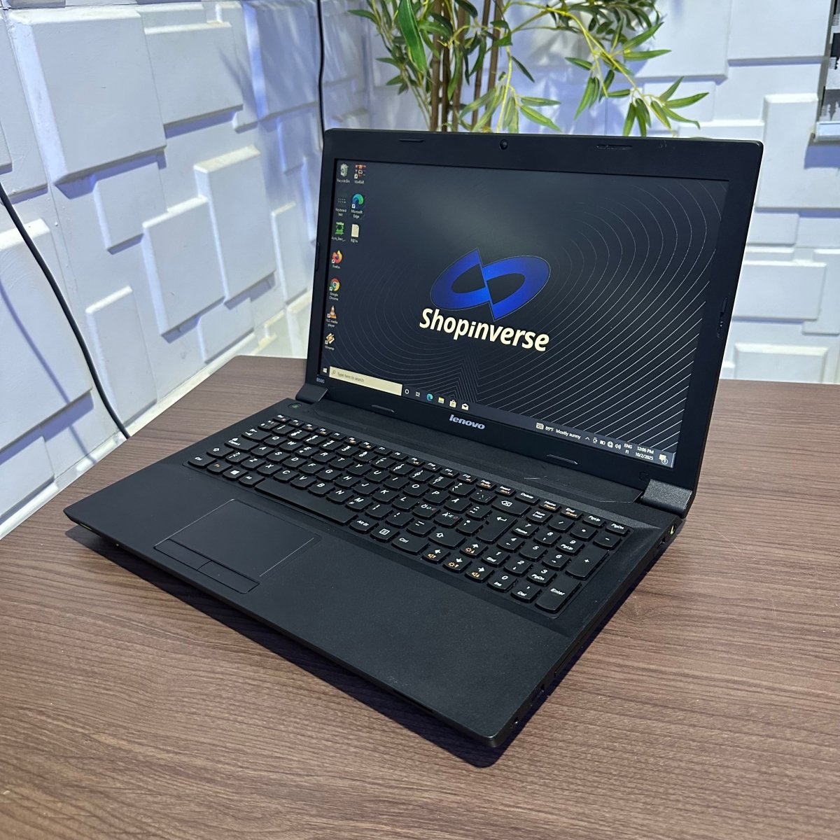 Lenovo B590 - Intel Core i3 - 1TB HDD - 8GB RAM - (Minor body dent)