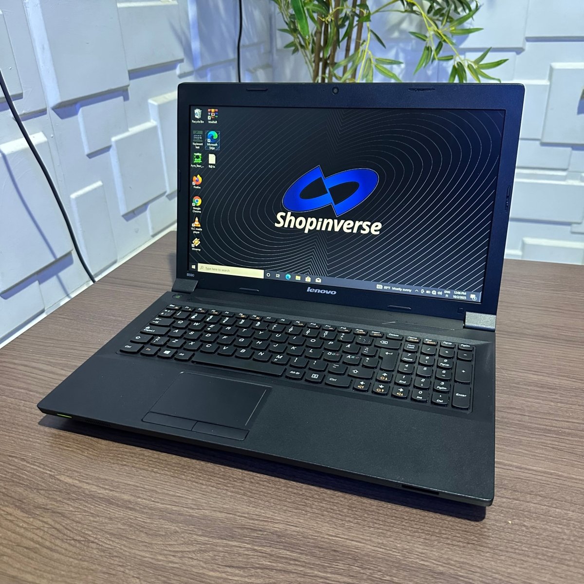 Lenovo B590 - Intel Core i3 - 1TB HDD - 8GB RAM - (Minor body dent)