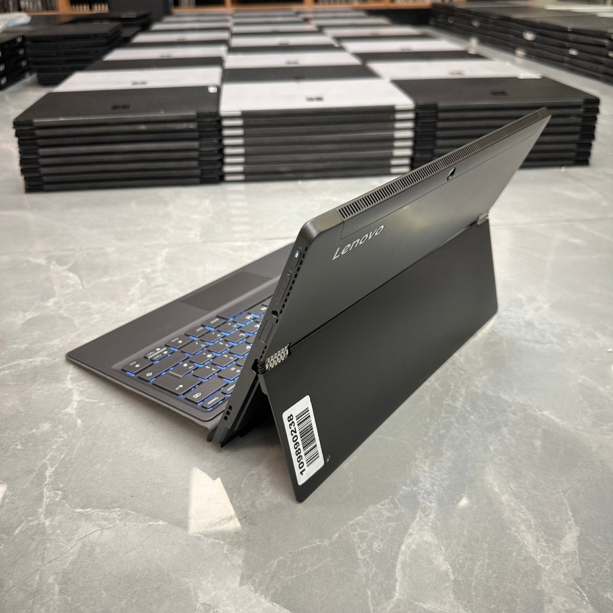 Lenovo MIIX 520 - 8th Gen. Intel Core i5 - 256GB SSD - 8GB RAM - Keyboard Light - Touchscreen