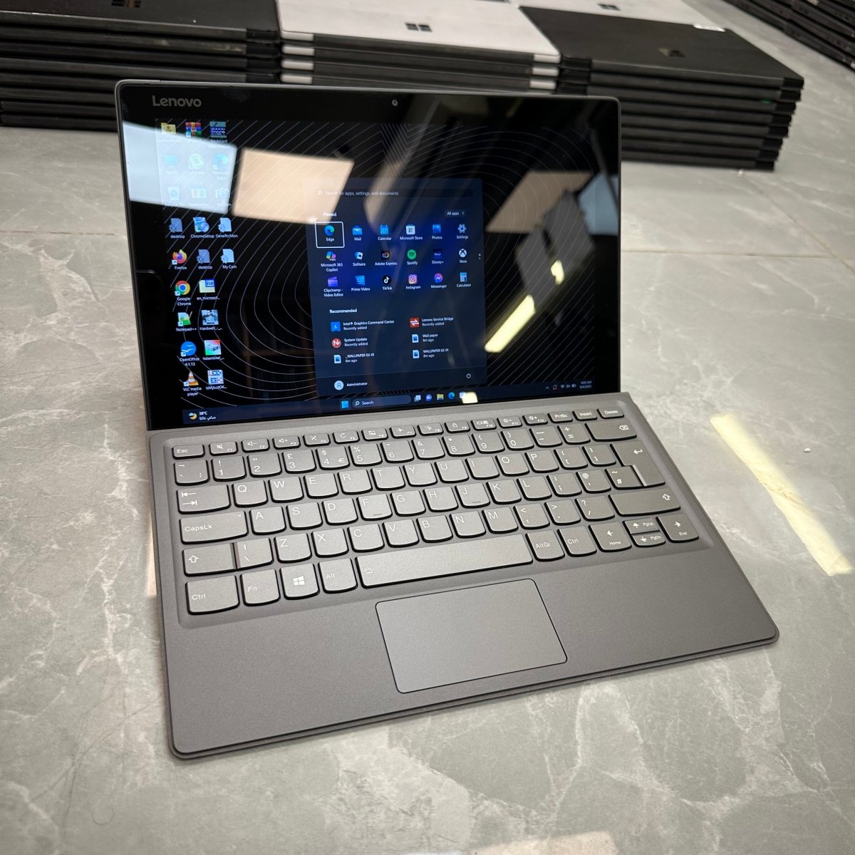 Lenovo MIIX 520 - 8th Gen. Intel Core i5 - 256GB SSD - 8GB RAM - Keyboard Light - Touchscreen