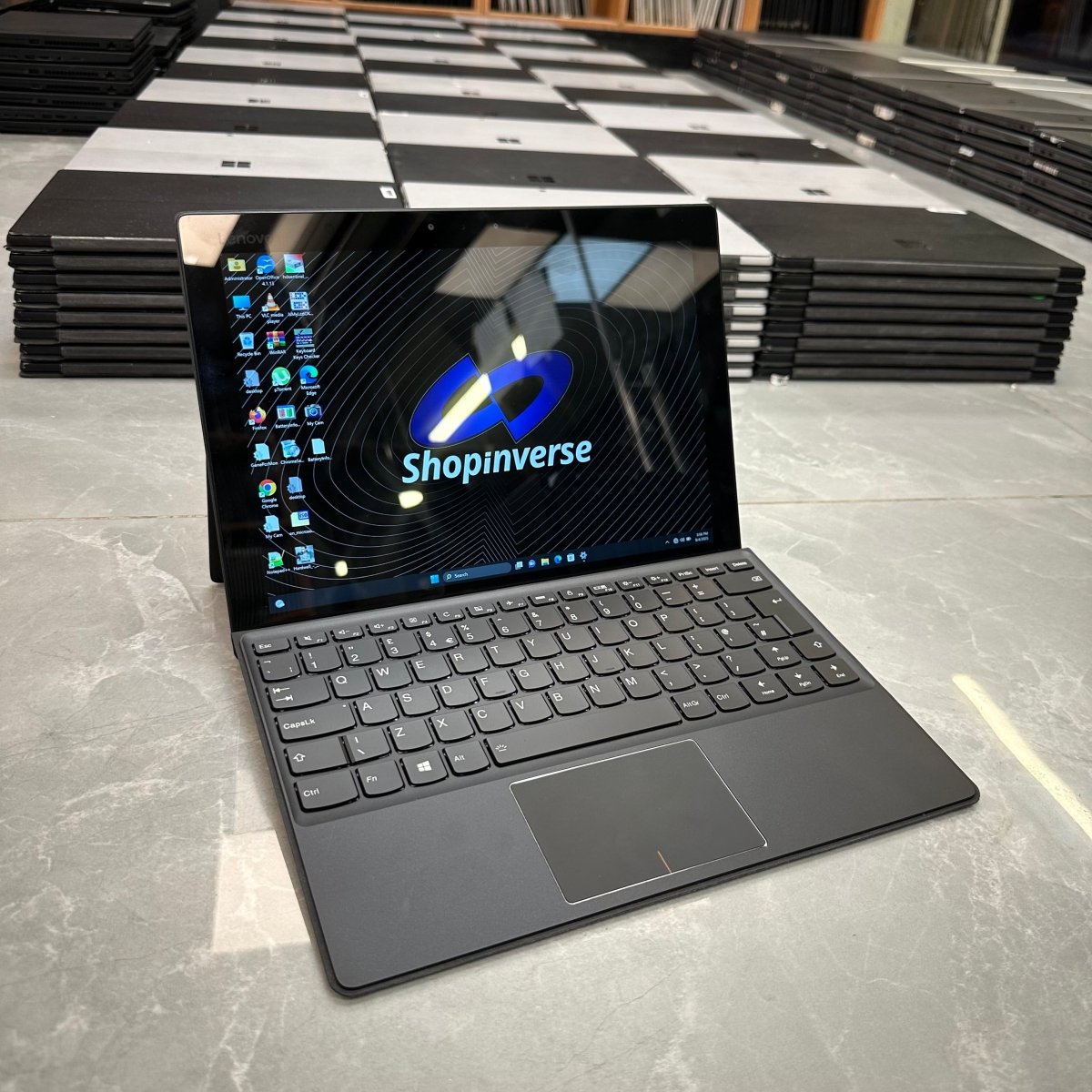 Lenovo MIIX 720 - 7th Gen. Intel Core i5 - 256GB SSD - 8GB RAM - Keyboard Light - Touchscreen