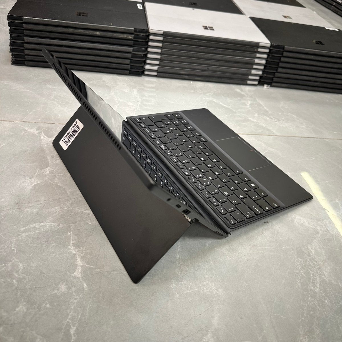 Lenovo MIIX 720 - 7th Gen. Intel Core i5 - 256GB SSD - 8GB RAM - Keyboard Light - Touchscreen