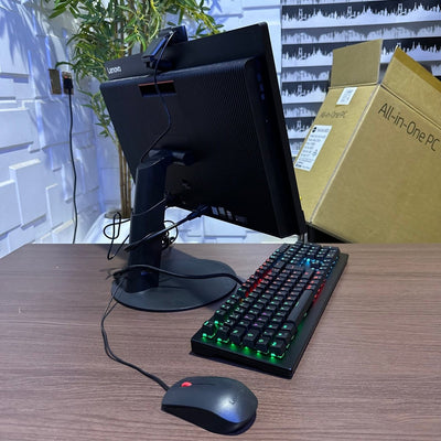 Lenovo ThinkCentre M820z All - in - One - 8th Gen. Intel Core i5 - 256GB SSD - 16GB RAM