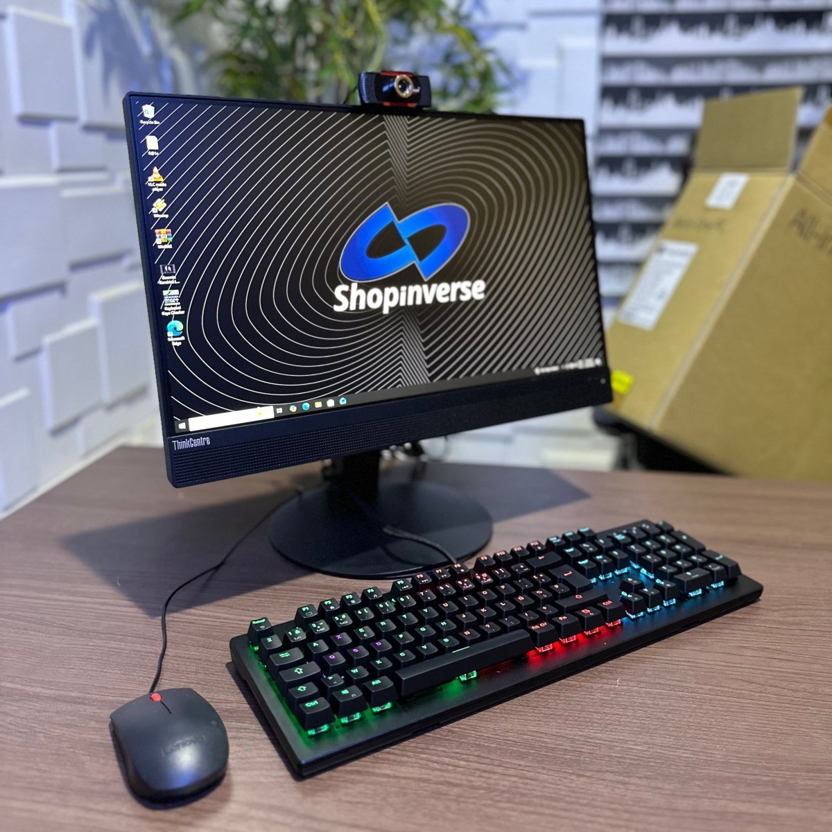 Lenovo ThinkCentre M820z All - in - One - 8th Gen. Intel Core i5 - 256GB SSD - 16GB RAM