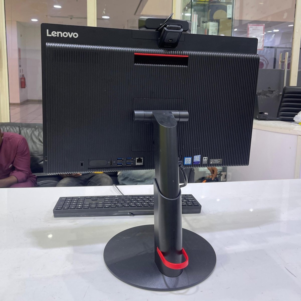 Lenovo ThinkCentre M820z All - in - One - 8th Gen. Intel Core i5 - 256GB SSD - 16GB RAM